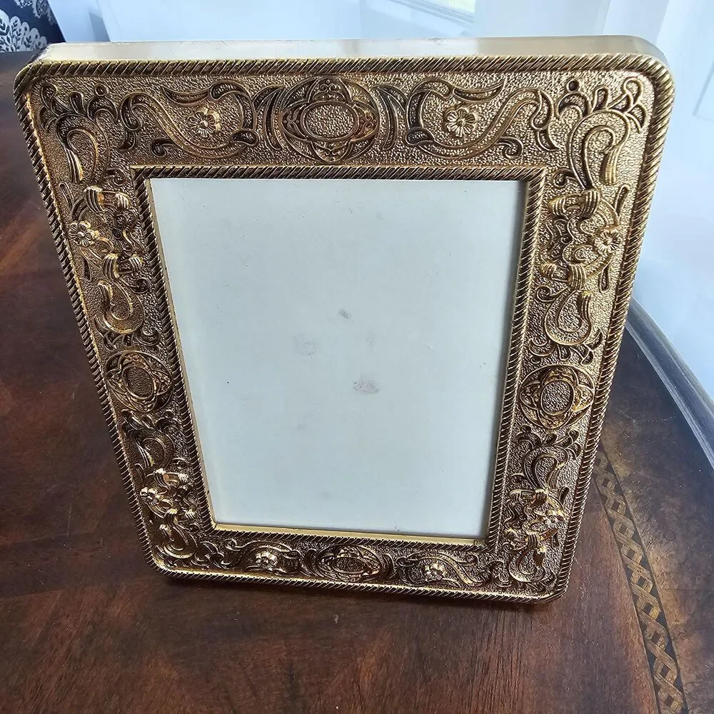 Frame | Baroque Style Tabletop Photo Frame | Gift-Ready Decor